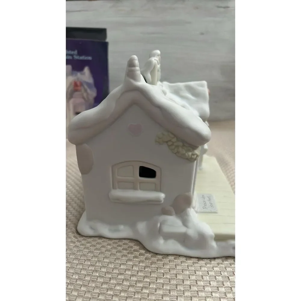 Precious Moments Sugar Town Lighted Train Station Porcelain 1995